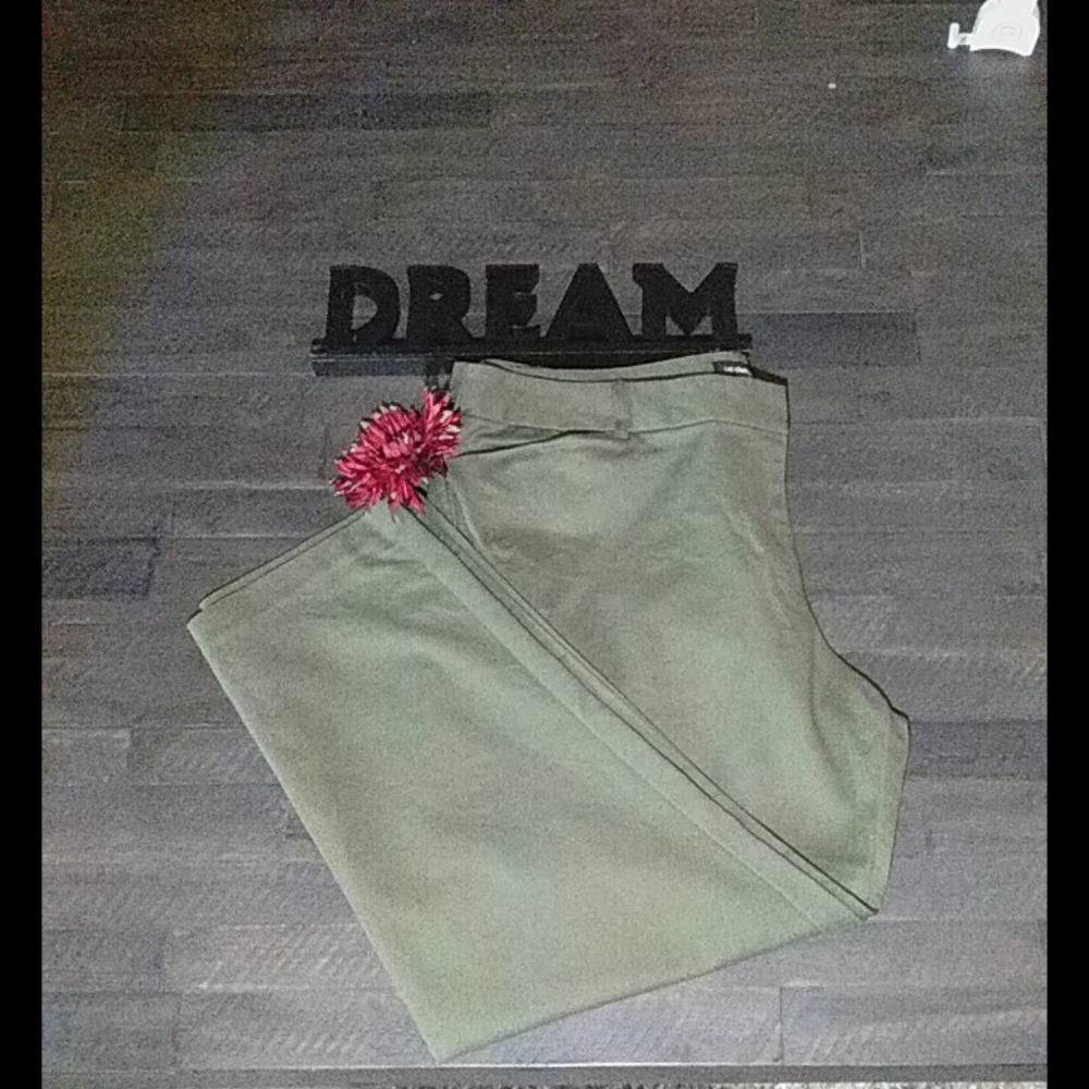 Womens Liz Claiborne Crop